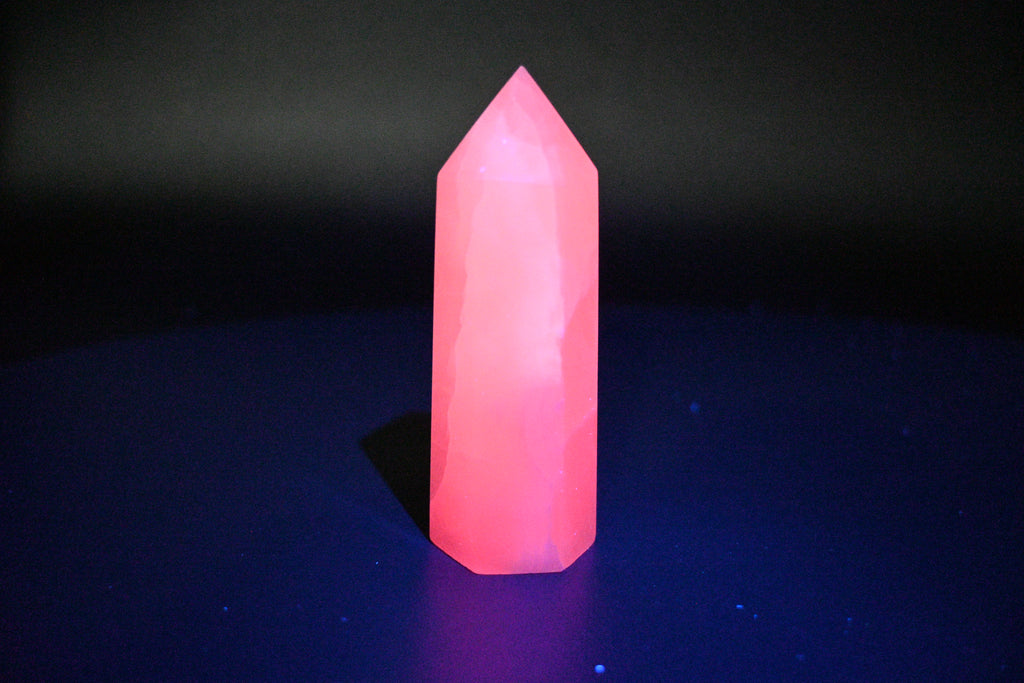 Mangano Calcite Towers – UV Reactive