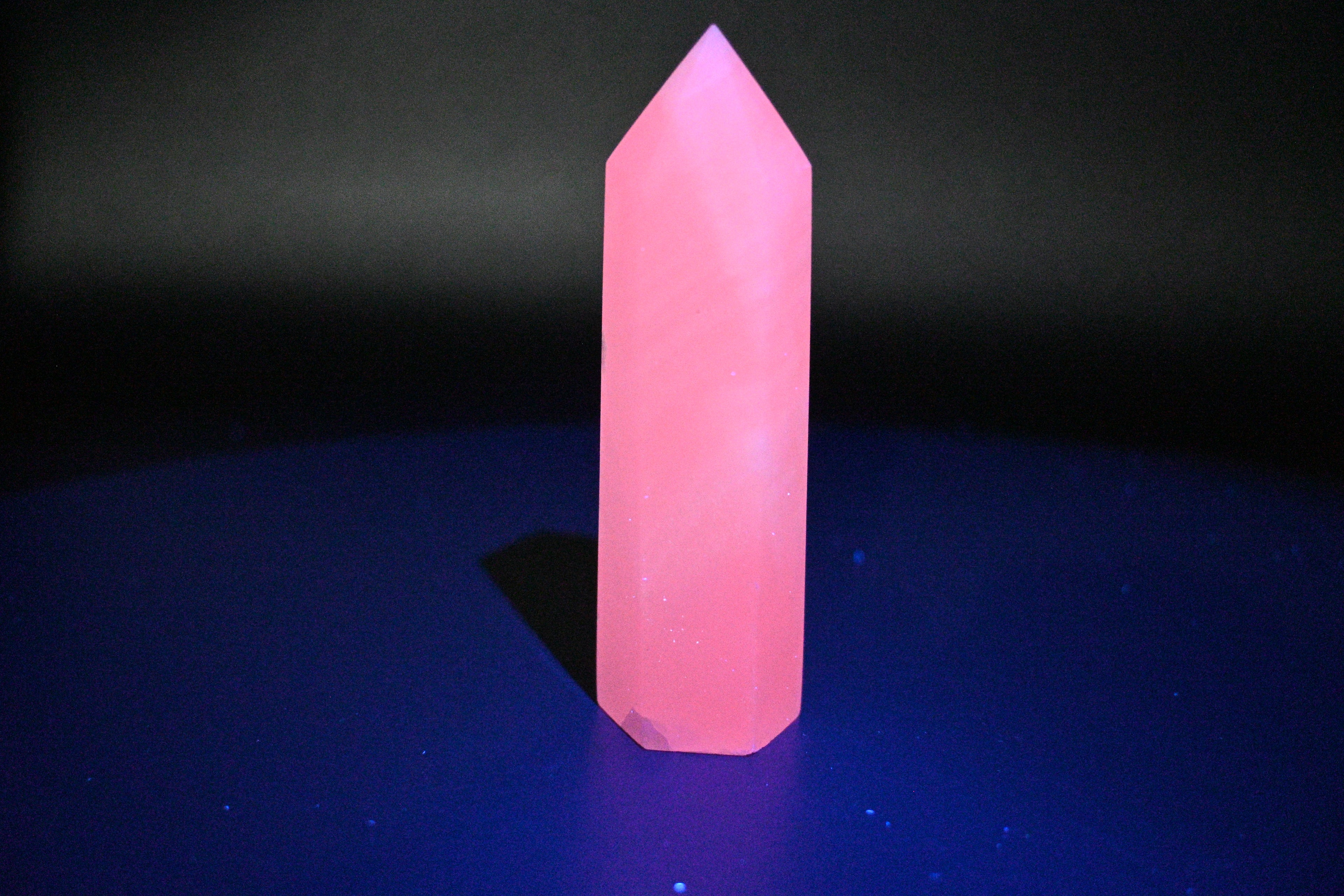 Mangano Calcite Towers – UV Reactive