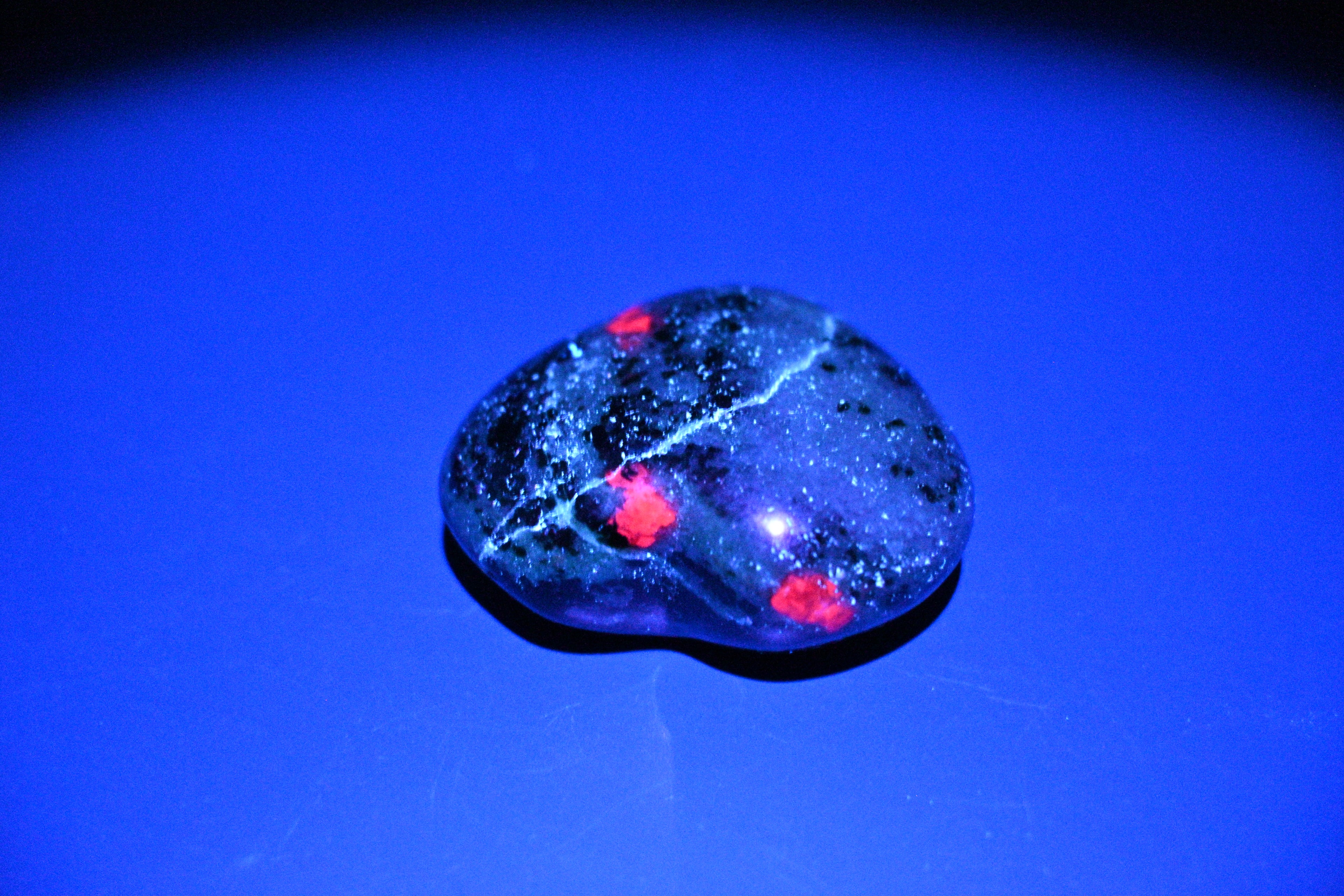 Kammerite Heart - UV Reactive