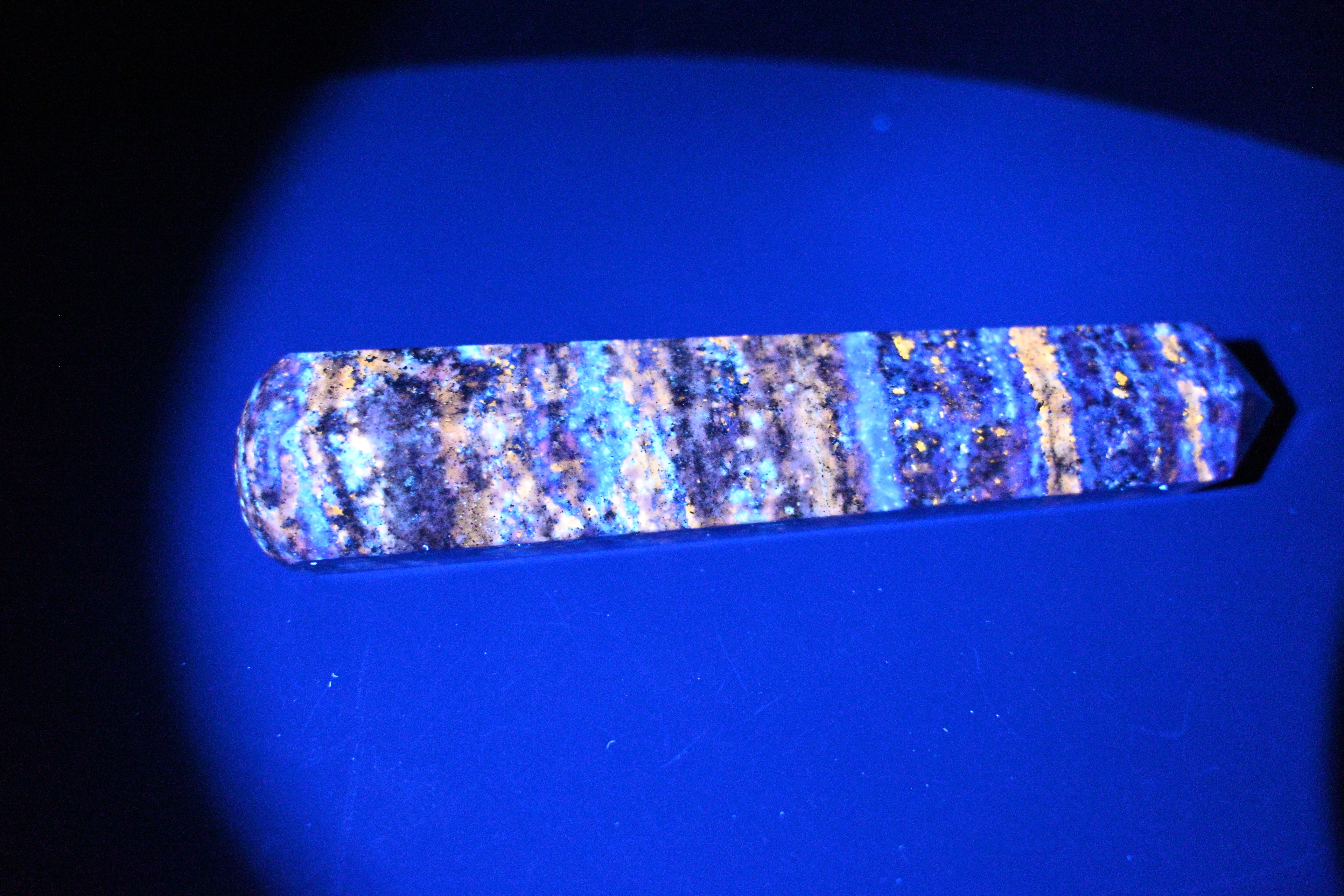 Lapis Lazuli Wand - UV Reactive