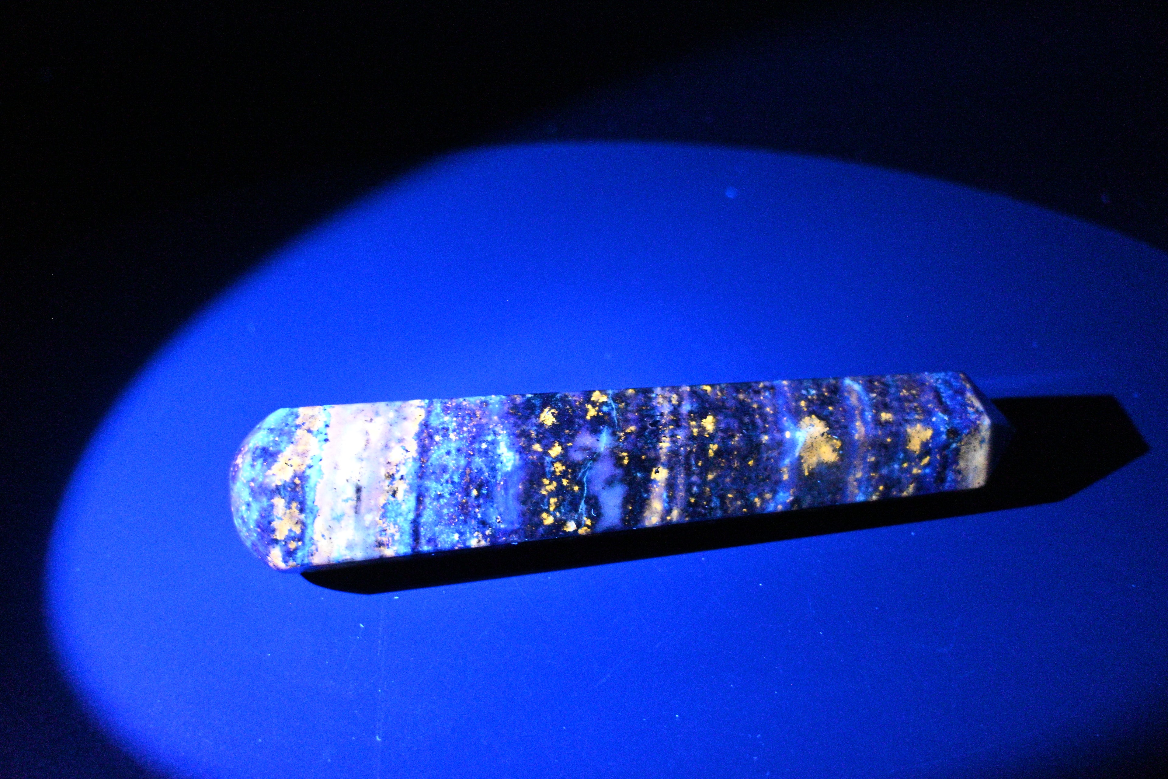 Lapis Lazuli Wand - UV Reactive