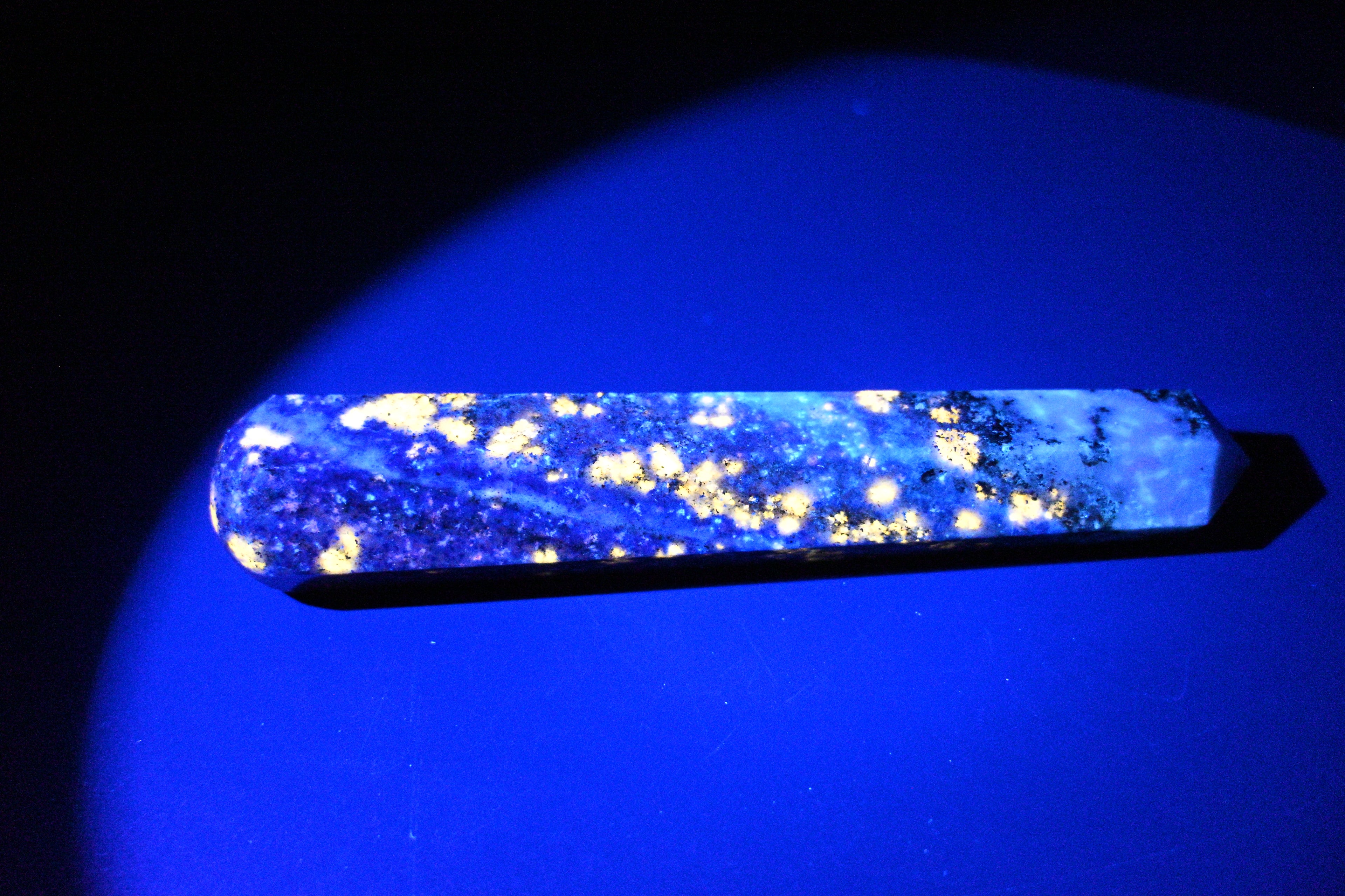 Lapis Lazuli Wand - UV Reactive